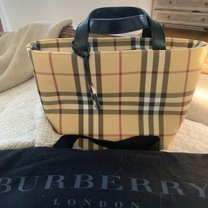 Burberry - Flower Pot Purse